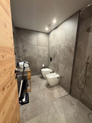 Shower, hair dryer, bidet, towels - Elegant two-room apartment right in the heart of the city. Conveniently located near amenities and ski facilities. (Agordo)