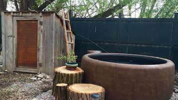 Bañera de hidromasaje al aire libre