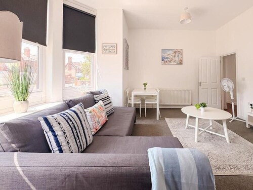 Euston Road - Beach Apartment 7