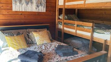 1 kamar tidur, setrika/meja setrika, Wi-Fi gratis, dan seprai linen