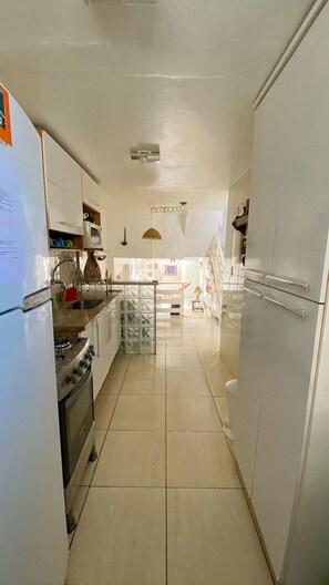 Private kitchen - Complete house with 2 bedrooms / Close to everything (Cabo Frio)