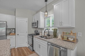 Fridge, microwave, oven, stovetop - New 3BR/2BA Home in Downtown Pensacola – Prime Location! (Pensacola)