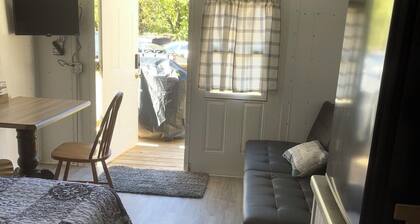 1-bedroom Little Lodge 2.5 miles from Hillbilly Trails