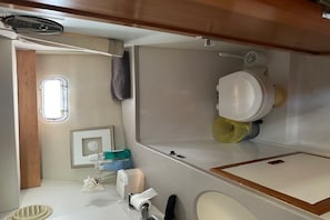 Shower, towels, toilet paper - Boldt's Fair Lady Houseboat (Alexandria Bay)