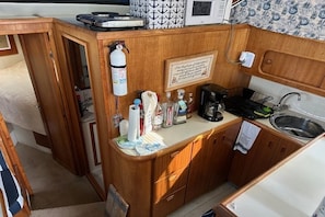 Private kitchen - Boldt's Fair Lady Houseboat (Alexandria Bay)