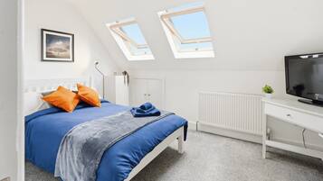 1 bedroom, desk, iron/ironing board, WiFi (free)