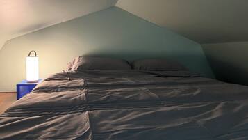 Iron/ironing board, internet, bed sheets