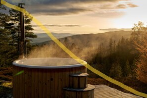 Outdoor spa tub - Bell Rock Hacienda- Cozy retreat in the midst of Elephant Rock - (Sedona)