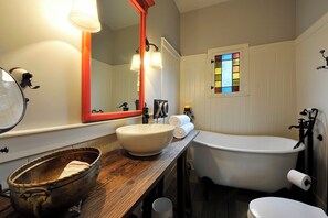シャワー、ヘアドライヤー、タオル、石鹸