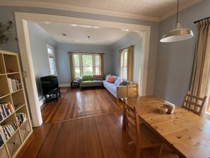 Living area - Gorgeous Zilker Cottage - Monthly Rental - Available August (Austin)