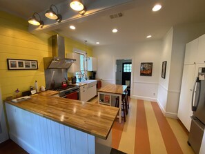 Private kitchen - Gorgeous Zilker Cottage - Monthly Rental - Available August (Austin)