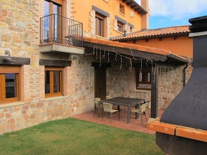 Outdoor dining - Casa Rural La Traviesa de la Demanda (Cabezón de la Sierra)
