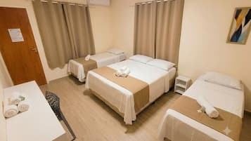 Kamar Quadruple | Meja kerja dan Wi-Fi gratis
