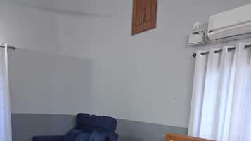 Deluxe Double Room | Desk, laptop workspace, free WiFi