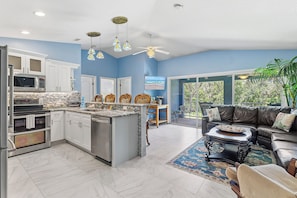 Interior - 🛩️The Flying Mermaid | Quiet Country Getaway | Air Strip Views🐮🐦 (Edgewater)