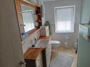 Bathroom - Vrbo Property (Reich)