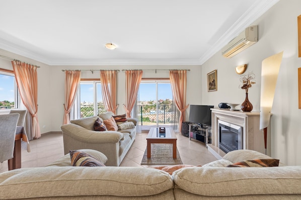 House - Boavista Lakeview Golf Pool Retreat (Lagos)