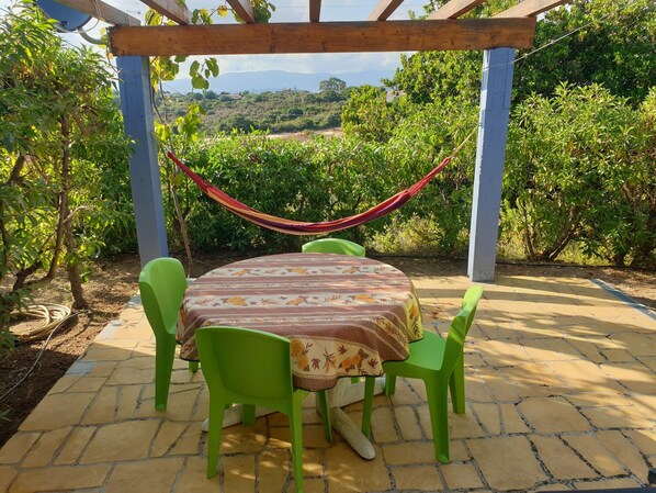 Outdoor dining - One-bedroom ground-floor apartment in the hills above Porticcio (PORTICCIO)