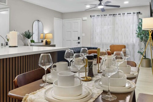 Opulent 6BR Retreat for 16 Guests w/ Games!