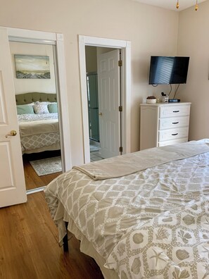 Tabla de planchar con plancha, wifi gratis y ropa de cama 