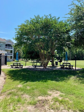 Outdoor dining - Pet & Golfer-Friendly 1BR/1BA Condo at Magnolia Place! (Myrtle Beach)
