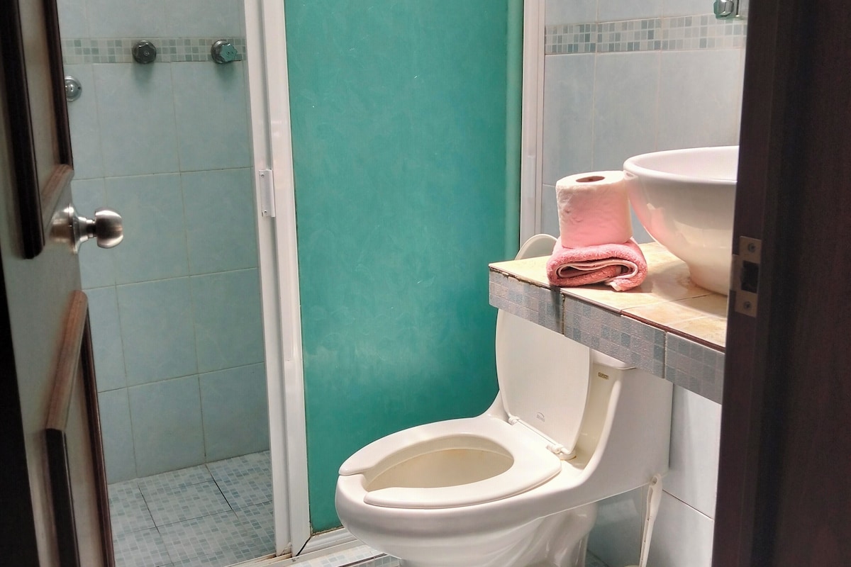 Standard Room, 2 Single Beds | Bathroom
