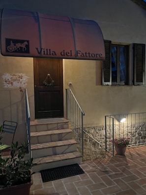Exterior detail - A typical Tuscan country house (Montalcino)