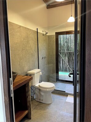 Shower, towels, toilet paper - Luxury cabin / Playa Venao (playa venao)