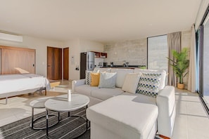 Living area - Central Apartment with Pool, Gym, Coworking Space, and Wi-Fi (Cancún)