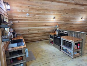 Fridge, microwave, oven, stovetop - The ARK Barndominium Getaway (New Philadelphia)