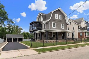 Exterior - Brand New 3BDR | Downtown Ardmore | Deck | Parking (Ardmore)