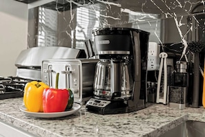 Coffee/tea maker, fridge, microwave, oven - Brand New 1BDR Near Downtown Ardmore | Free Park (Ardmore)