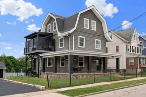 Exterior - Brand New 1BDR Near Downtown Ardmore | Free Park (Ardmore)