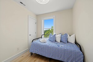 A bedroom with a bed, a window, and a door. - Casino Club House 1 block to Tropicana (Atlantic City)