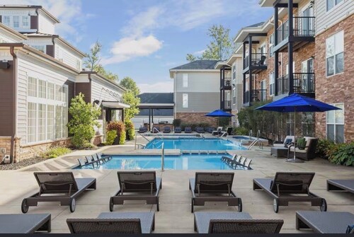 Cozy 1-bedroom apartment in gorgeous Columbus with AC and gym
