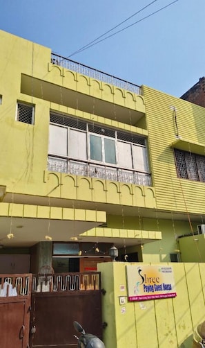 Front of property - Shree Paying Guest House (Varanasi)