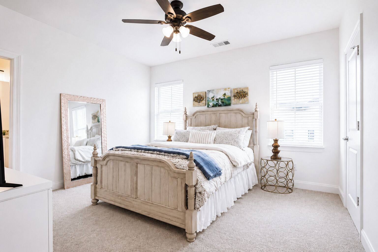 3 bedrooms, iron/ironing board, WiFi (free), bed sheets