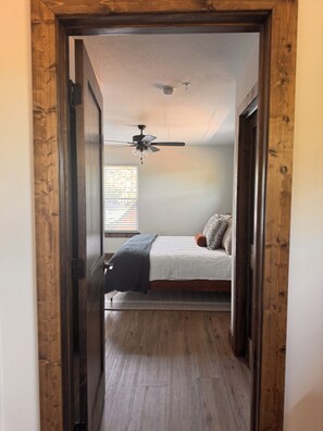 Iron/ironing board, WiFi, bed sheets - NewCabin, Pools, Lazy River, Private HotTub, Firepit, near Branson, BigCedar (Hollister)