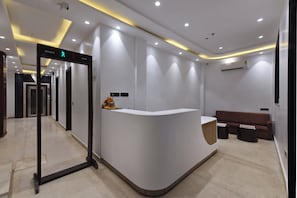 Lobby - Hotel Namaskar (New Delhi)