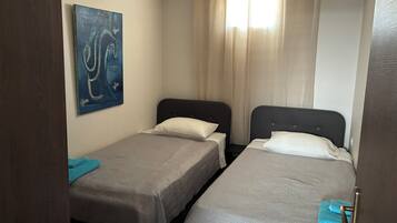 2 bedrooms, iron/ironing board, WiFi, bed sheets