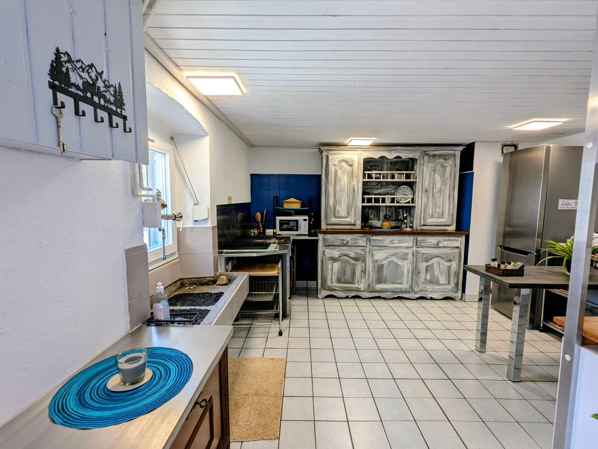 Fridge, microwave