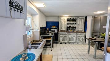 Fridge, microwave