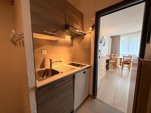 Kühlschrank, Mikrowelle, Geschirrspüler