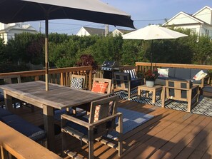 Outdoor dining - Ocean Block.  Amazing 5-bedroom house with AC in charming Spring Lake! (Spring Lake)