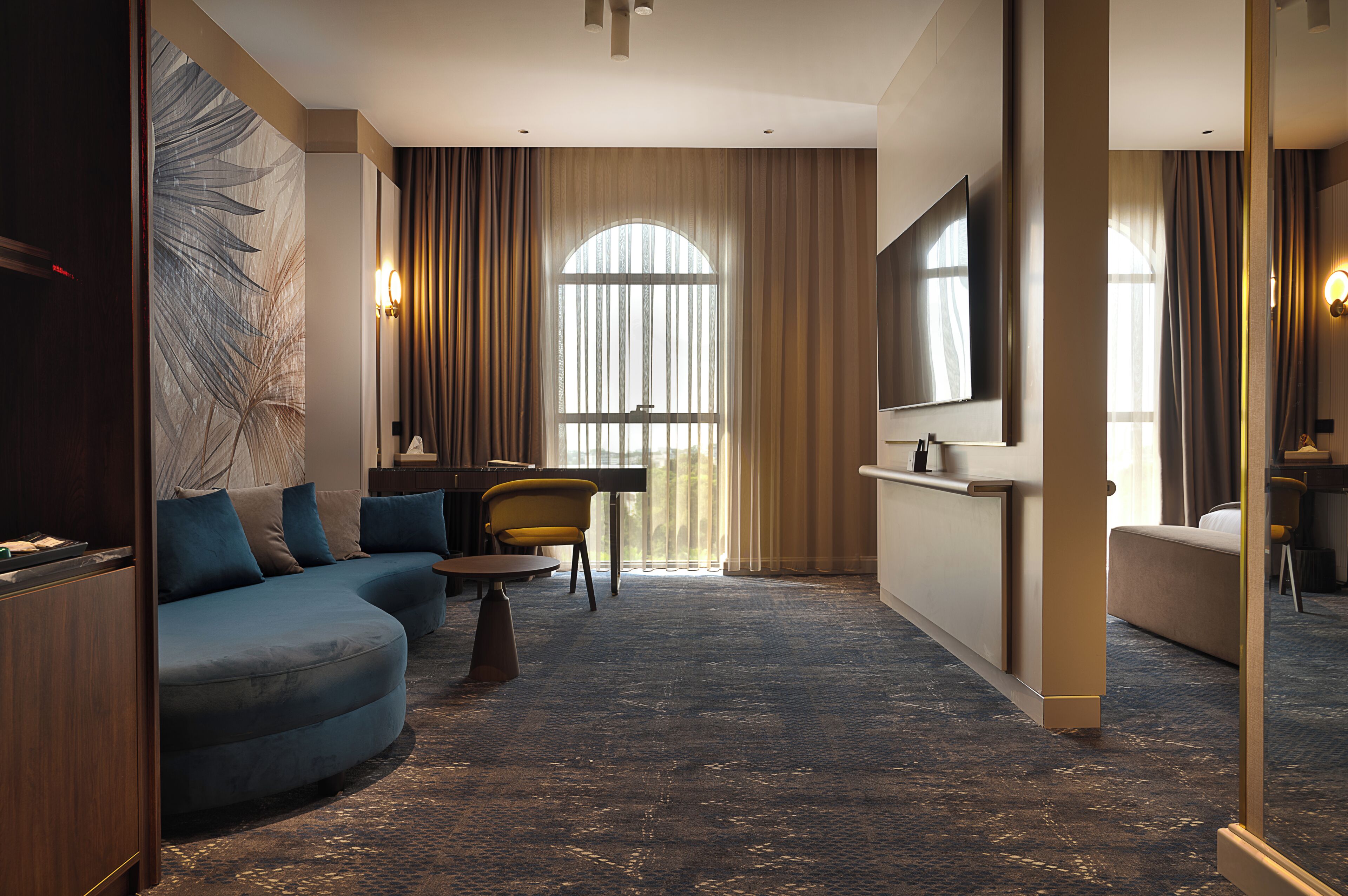 Senior Suite | In-room safe, desk, iron/ironing board (on request), WiFi (free)