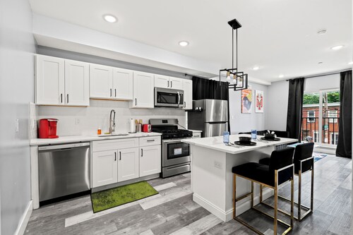 Spacious 2-bedroom apartment in fabulous Philadelphia with AC