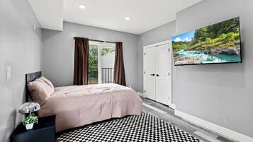 Iron/ironing board, internet, bed sheets