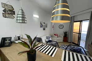Apartemen, balkon, pemandangan laut | Lobi