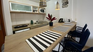 Apartemen, balkon, pemandangan laut | Dapur pribadi