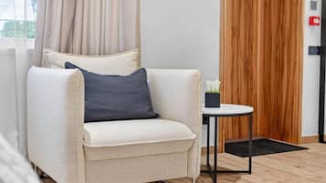 Superior Suite, Patio, Garden View | Interior